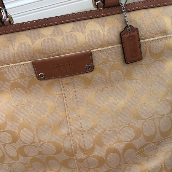 🌟 AUTHENTIC COACH PURSE 🌟 - Picture 2 of 9